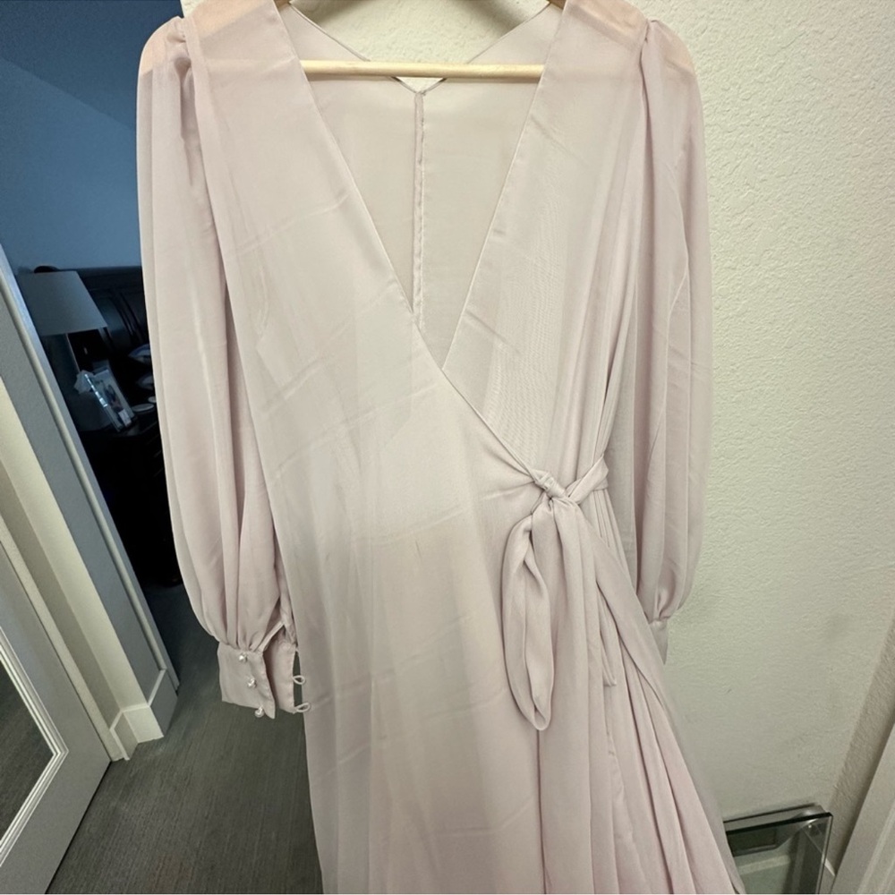 Elegant Women's Wrap Dress in Soft Pink